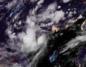 最新爆料台风视频,台风来袭！最新视频揭秘惊心动魄的瞬间